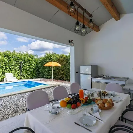 Casa Jurican بيت للعطل Višnjan